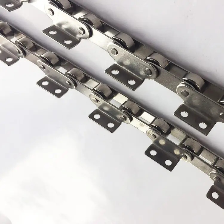 Doppelte Förderkette mit Anbaugeräten.jpg